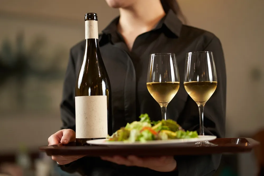 共感の前に事実確認。データで見る飲食業界の労働環境