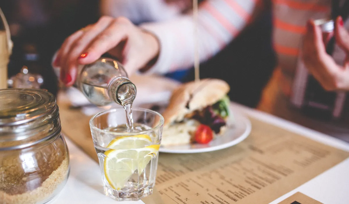 飲食業界の就職難易度と市場動向